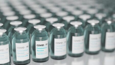 A cidade de Divinópolis já recebeu 283.472 doses de vacinas contra a Covid-19