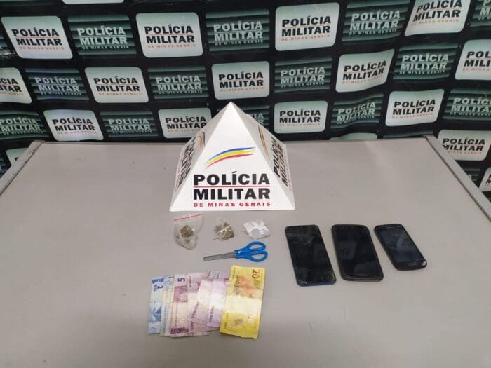 Pará de Minas: através de denúncias anônimas, PM prende trio com drogas
