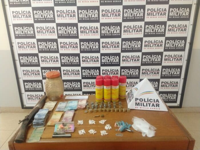 Trio é detido com mais de 60 pedras de crack e mais de R$2 mil
