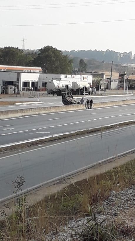 Capotamento na MG 050
