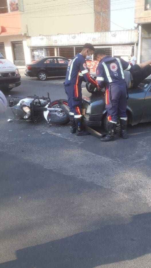 Motociclista fica ferido em acidente na Av. Ayrton Senna em Divinópolis