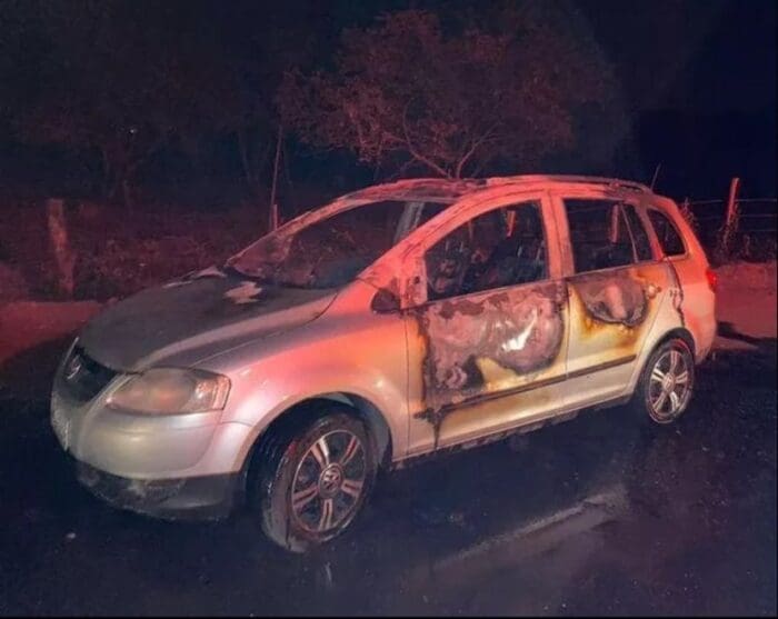 Incêndio de carro em Itaúna