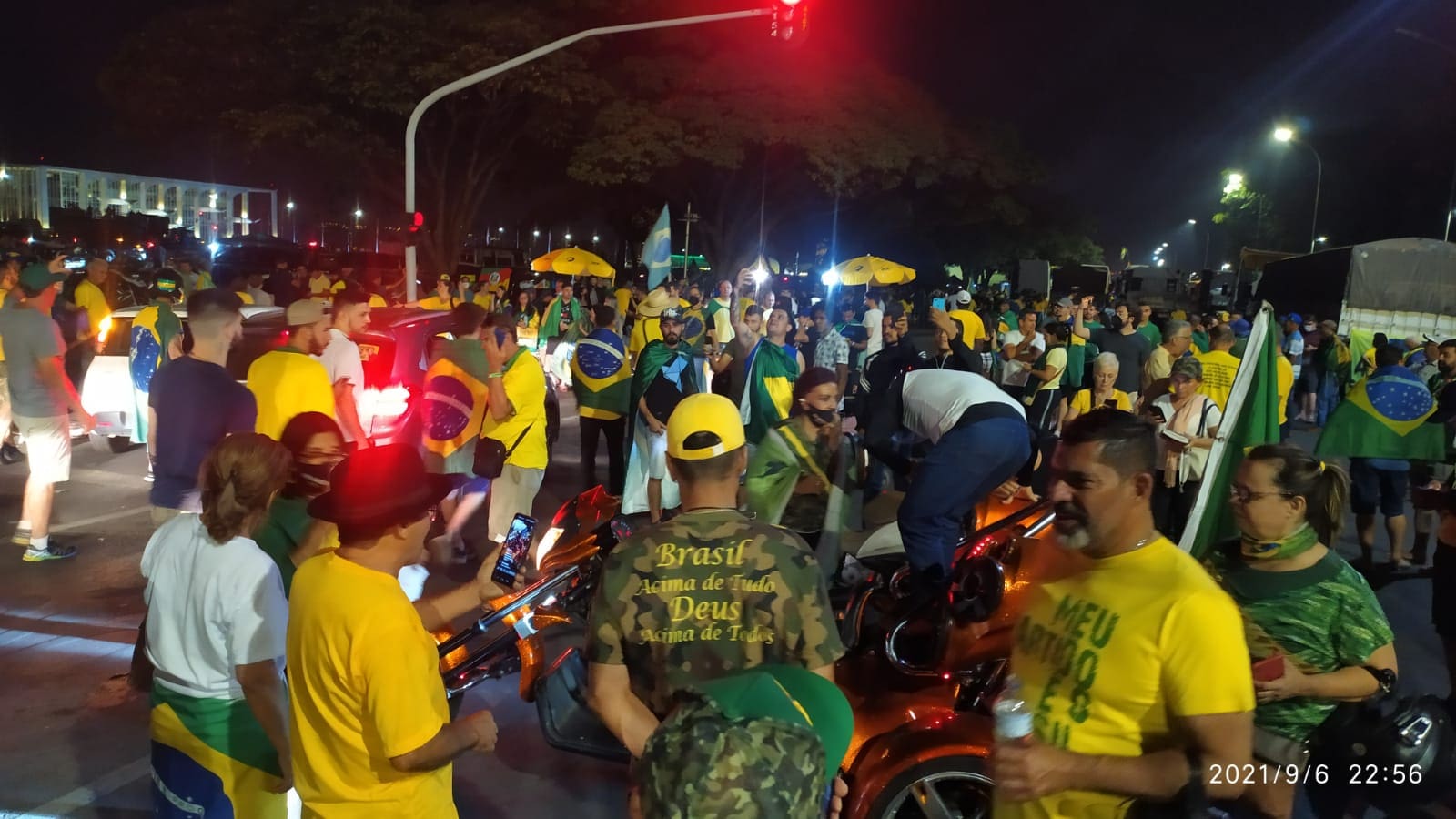 Manifestações 07/09: PM libera e manifestantes entram na Esplanada em Brasília. (Vídeos)