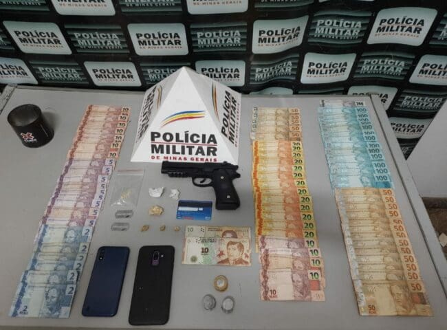 Drogas e mais de R$2 mil são apreendidos com quatro acusados