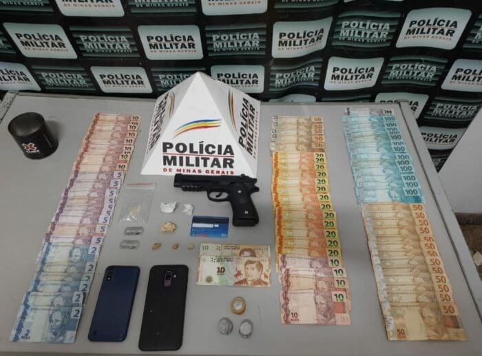 Drogas e mais de R$2 mil são apreendidos com quatro acusados
