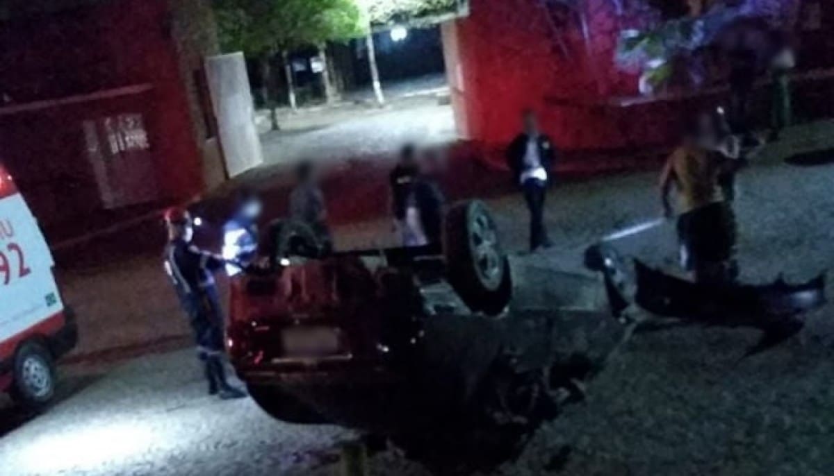 Jovem de Luz morre após carro capotar na MG-164, em Bom Despacho