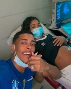 MC Poze termina com namorada de 17 anos, gr&aacute;vida do terceiro filho