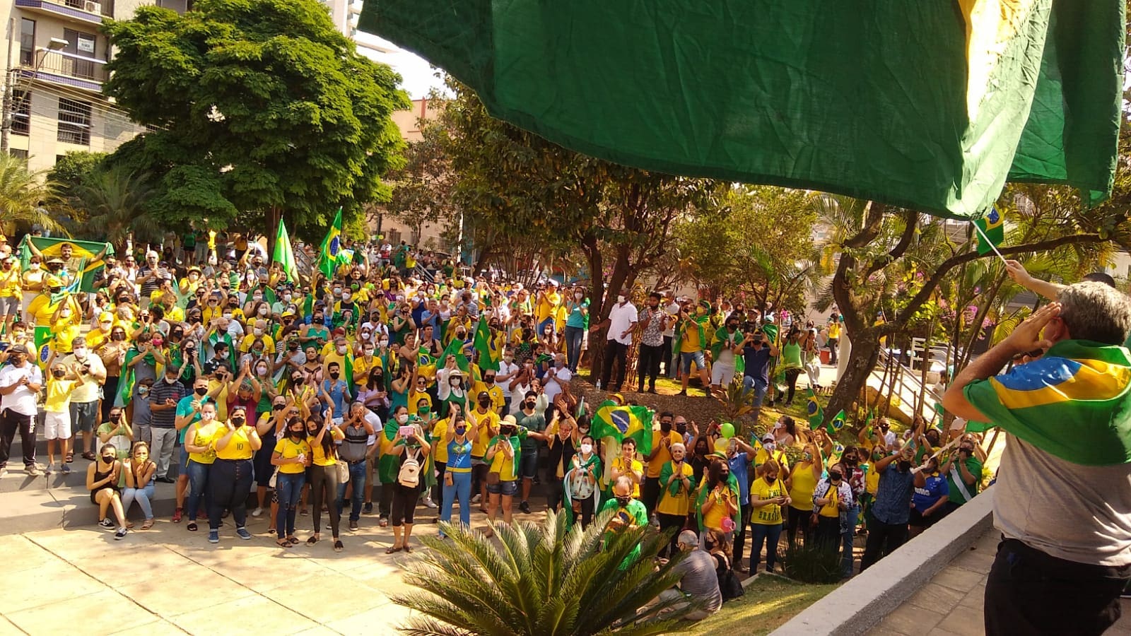 Manifestações 07/09: Grupo já se reúne na Praça do Santuário.