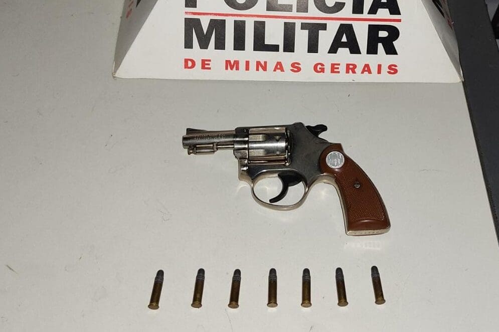 Polícia Militar apreende arma de fogo no bairro Sidil em Divinópolis