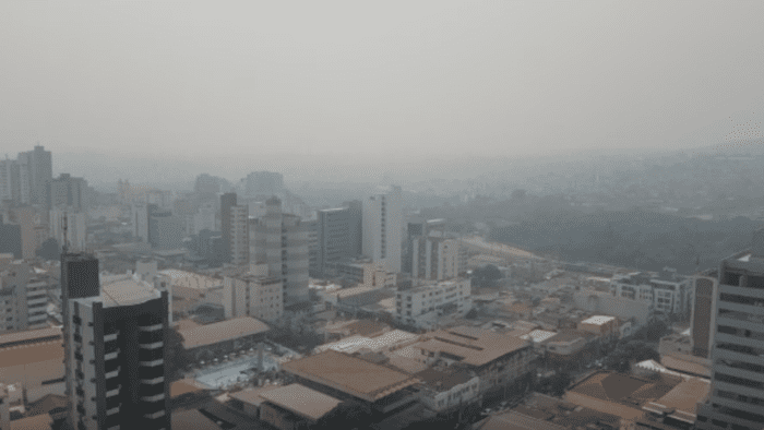 Divinópolis amanhece sob fumaça; veja vídeos