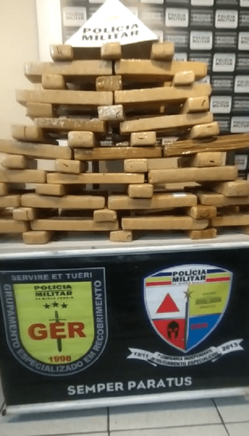 PM localiza mais de 60 tabletes de maconha, pesando aproximadamente 50 quilos