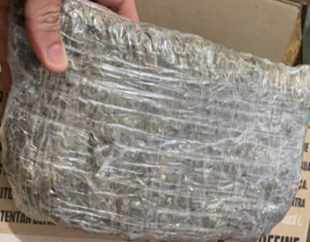 Mulher é presa por tráfico de drogas