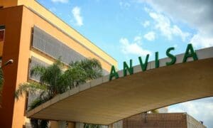 Anvisa prorroga por 1 ano uso emergencial de vacinas contra a covid-19