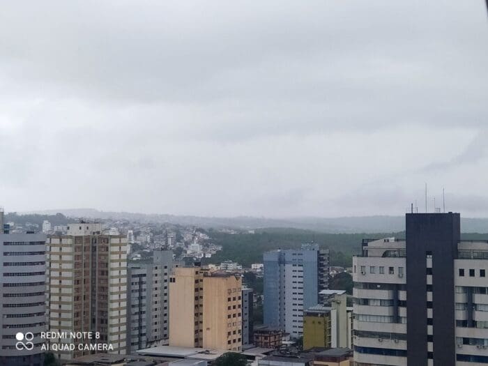Combinação entre aquecimento diurno e umidade favorece as pancadas de chuva típicas da primavera em regiões de MG