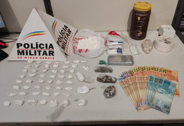 Acusados são presos com drogas e mais de R$ 1 mil no bairro Vale do Sol em Divinópolis