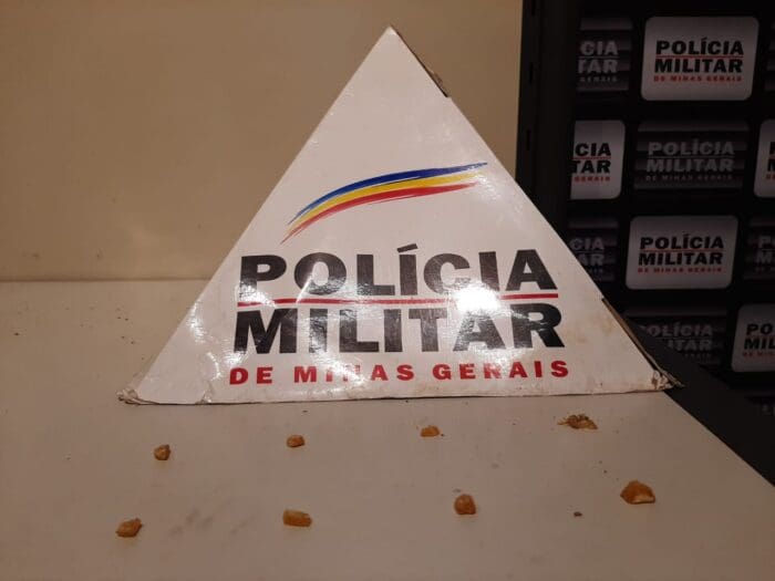 Homem é preso por tráfico de drogas na Praça Candidés em Divinópolis