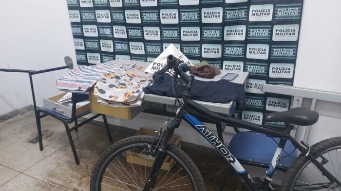 PM prende acusado de roubo a loja e recupera parte dos objetos roubados