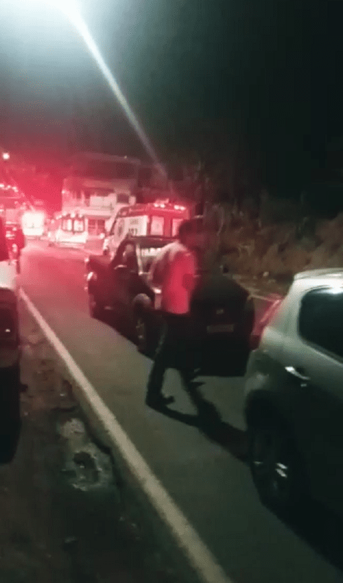 Acidente em São José dos Salgados deixa 5 pessoas gravemente feridas, dentre elas duas crianças
