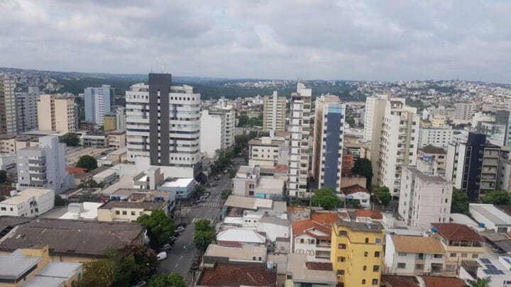 Intensificação de áreas de instabilidade faz com que pancadas de chuva possam ocorrer em regiões de Minas