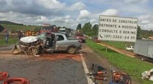 Grave acidente deixa uma pessoa morta e quatro feridos na MG-050 em Piumhi