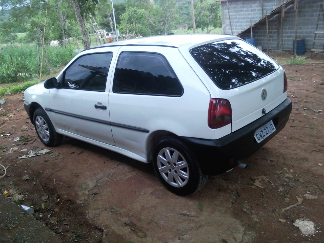 Urgente: ladrões armados roubam carro na entrada de sítio em Divinópolis