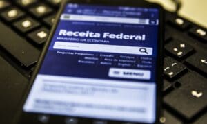 Receita Federal paga hoje lote residual de restitui&ccedil;&otilde;es do IRPF 2021