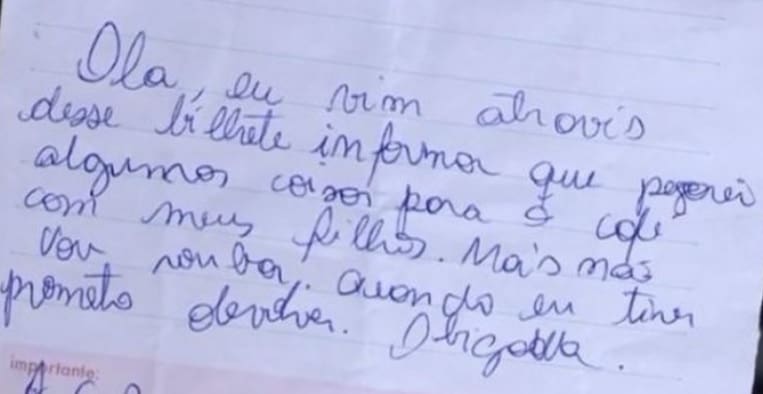 Desconhecido paga por alimentos que mãe pegou para filho e prometeu devolver