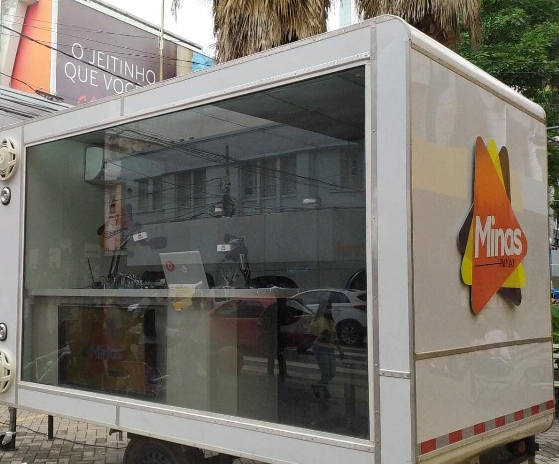 Estúdio Móvel da Minas FM está na Rua São Paulo nesta sexta (15)