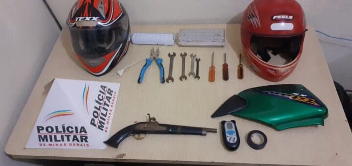 PM apreende menores, recupera motocicleta furtada e apreende arma de fogo