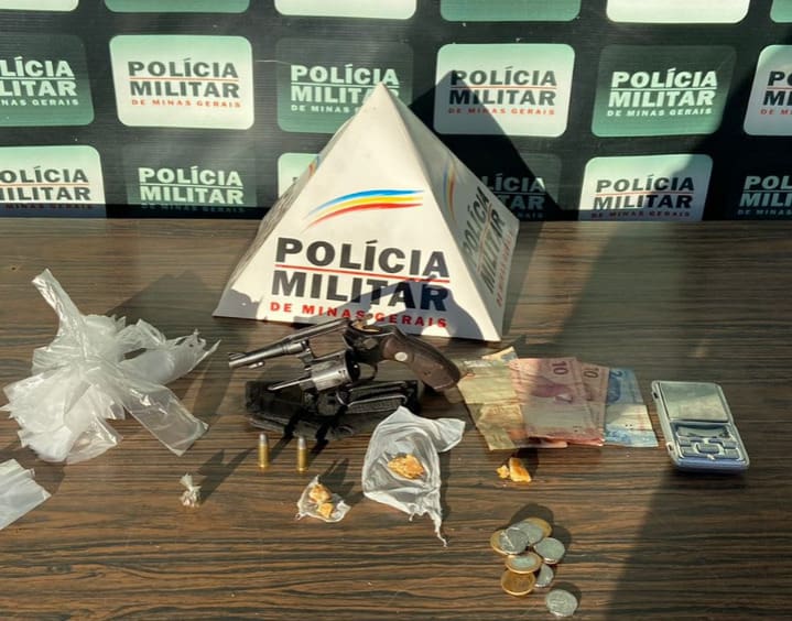PM apreende drogas e retira mais uma arma de fogo de circulação