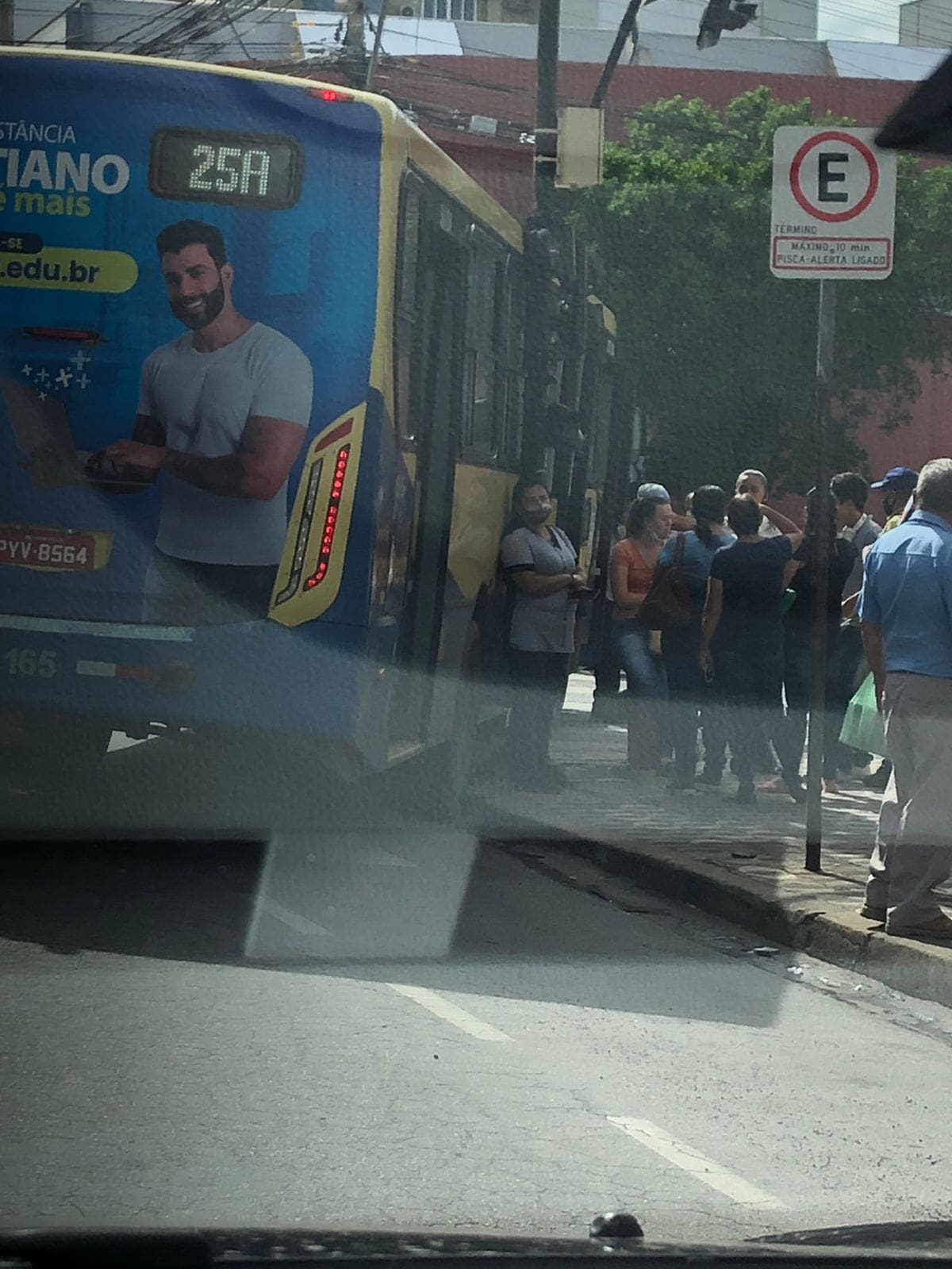 Foto redes sociais/Acidente envolvendo ônibus