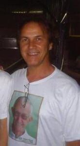 Amigos prestam ultima homenagem a Nando Quadros