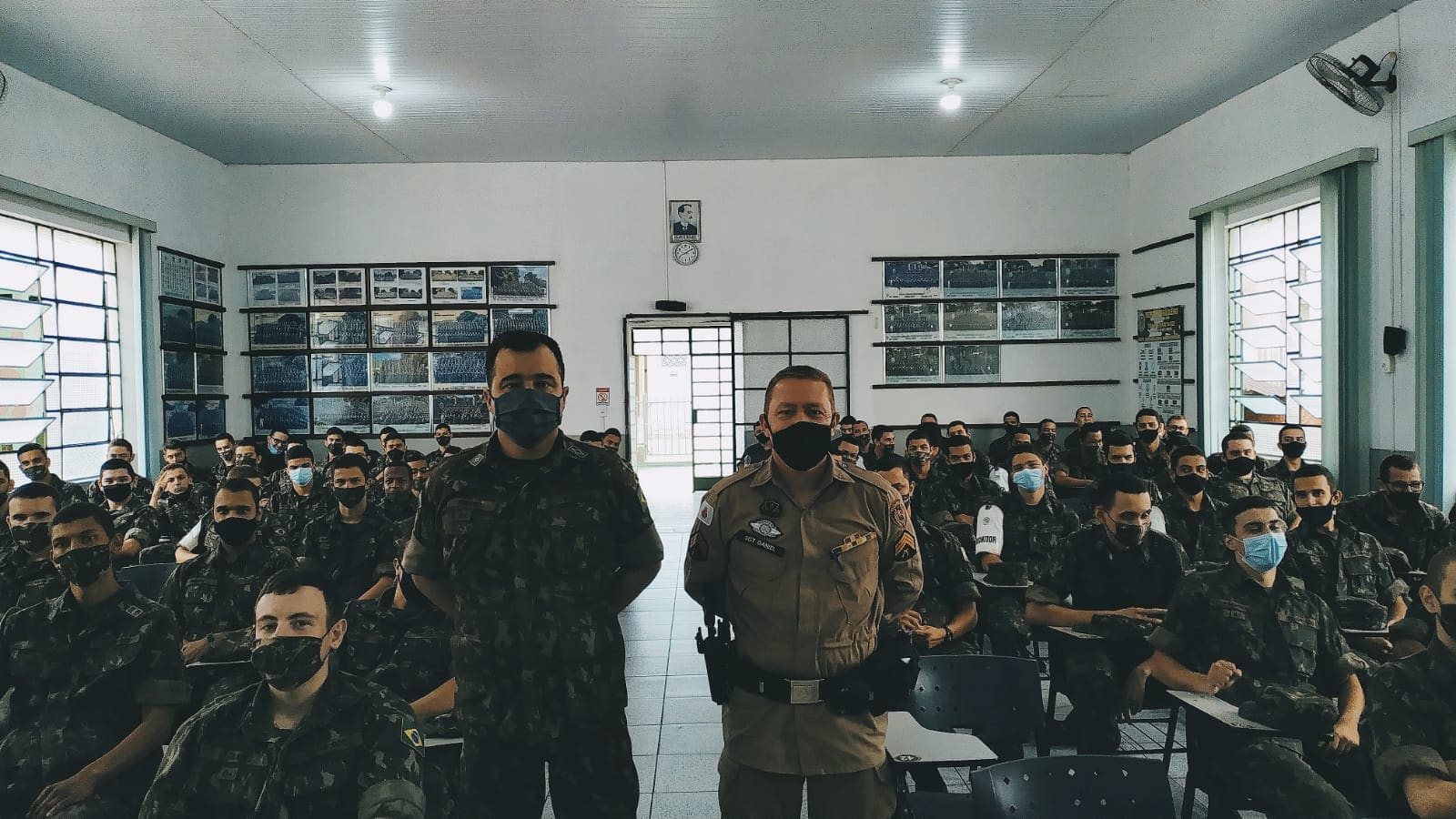 POLICIAL MILITAR DO 63&ordm; BPM MINISTRA PALESTRA SOBRE DROGAS E COMPORTAMENTO PARA ATIRADORES DO TIRO DE GUERRA 04-030 EM FORMIGA