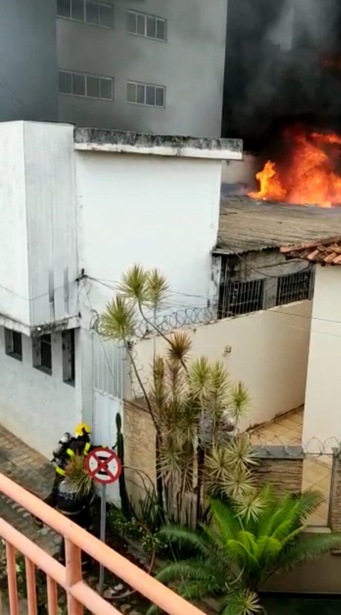 Incêndio no centro de Divinópolis