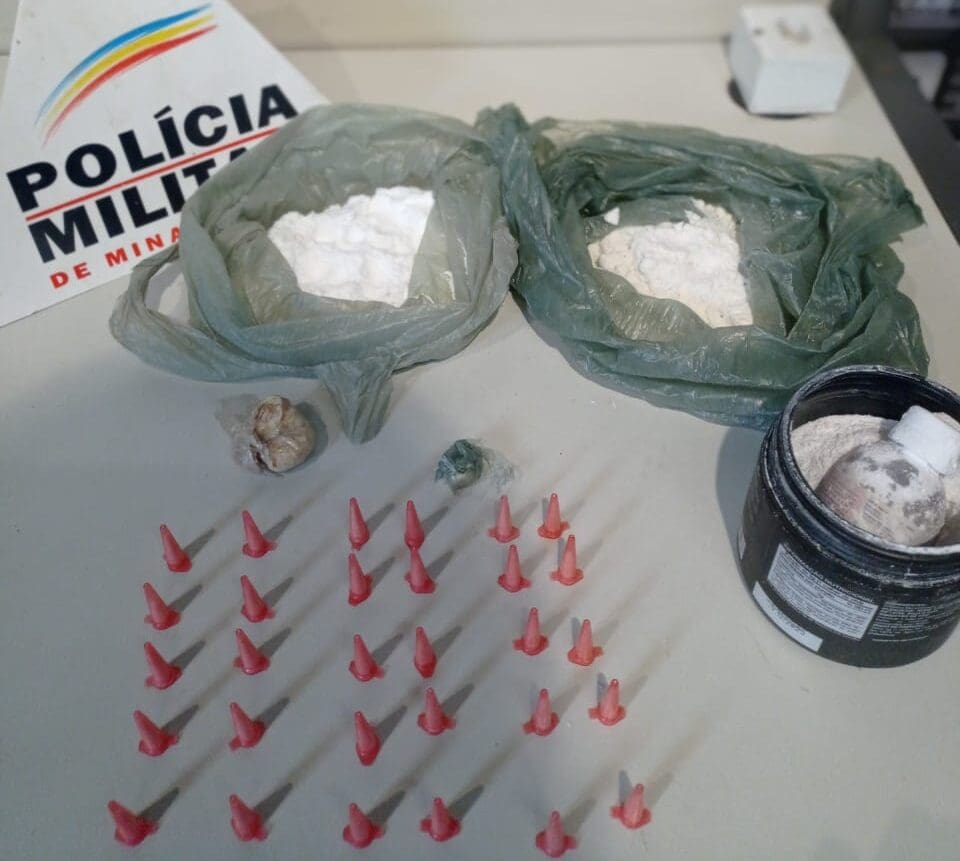 Pm apreende grande quantidade de drogas no bairro Santa Lúcia em Divinópolis