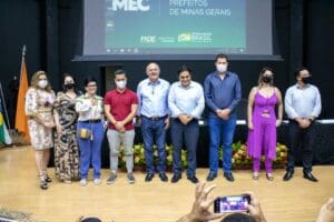 Ministro da Educa&ccedil;&atilde;o visita Divin&oacute;polis e diz que os protagonistas do p&oacute;s pandemia ser&atilde;o os professores