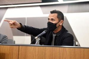 Projeto do Deputado Cleitinho que acaba com taxa de licenciamento &eacute; aprovado nas comiss&otilde;es e est&aacute; pronto para plen&aacute;rio
