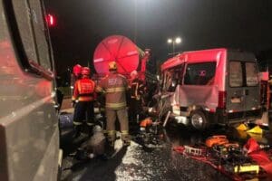 Grave acidente mata quatro pessoas e cinco ficam feridas no Anel Rodovi&aacute;rio de BH, nesta sexta-feira (19)