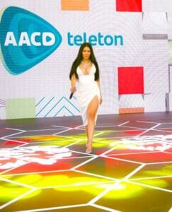 Simaria &eacute; criticada ap&oacute;s dizer que iria mostrar os seios na TV no encerramento do Teleton