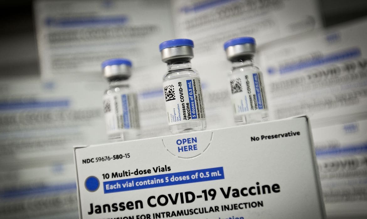 Covid-19: Divinópolis recebe quase 4 mil doses da Janssen para o reforço