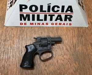 Ita&uacute;na: Um homem foi v&iacute;tima de tentativa de homic&iacute;dio, mas logo em seguida ele acaba sendo detido com uma arma