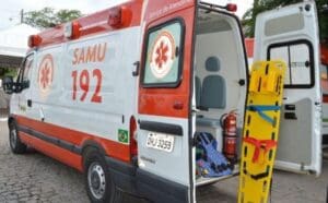 Homem teve queda de uma altura aproximada de quatro metros, no centro de Divin&oacute;polis