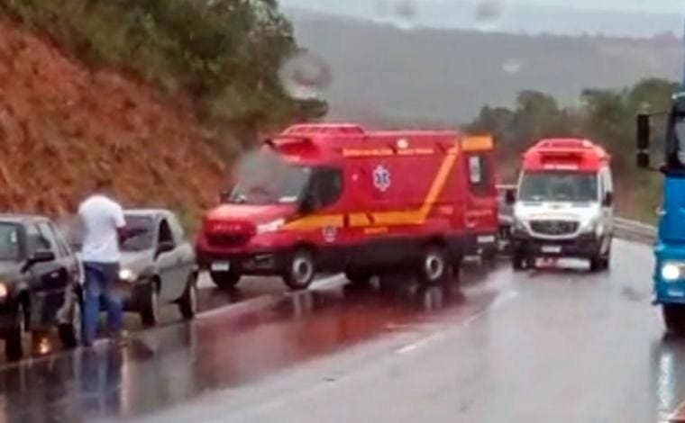 Norte de Minas: Três pessoas morrem e nove ficam feridas em grave acidente na BR-365