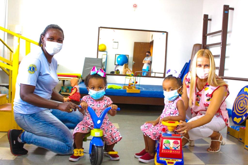 Divinópolis: Após dois anos de tratamento, criança que nasceu prematura recebe alta do IHA