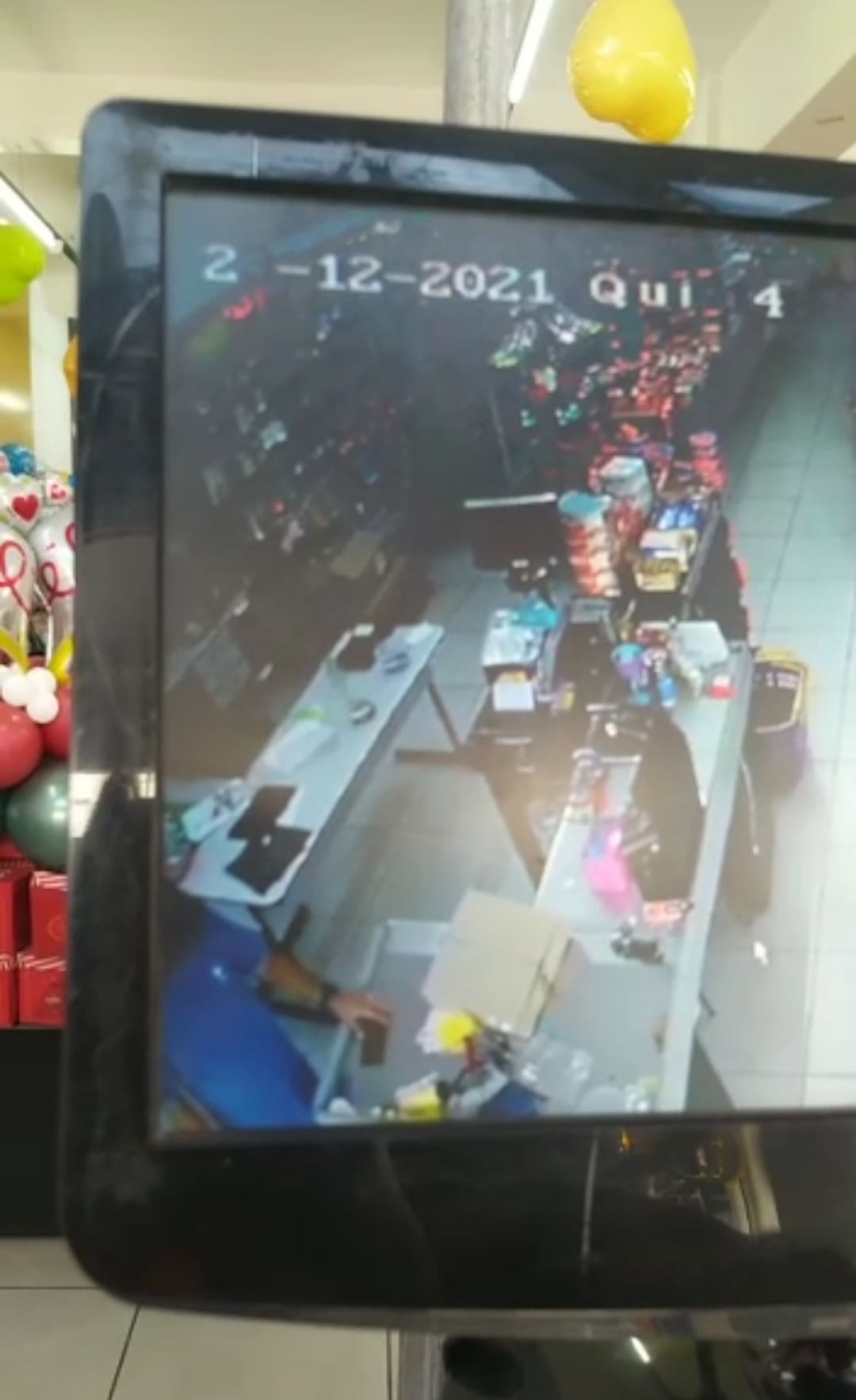 Loja de artigos de festa é furtada no Centro de Divinópolis, veja vídeo