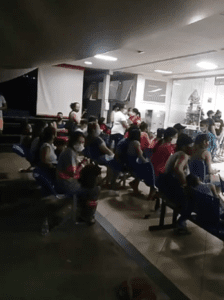 Pacientes reclamam de UPA lotada e demora no atendimento em Divin&oacute;polis; veja v&iacute;deo