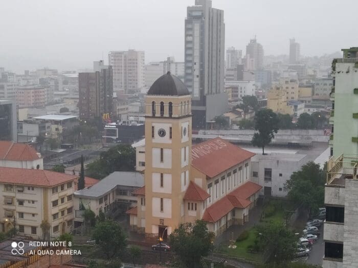 Divinópolis nesta terça (11), terá período nublado com chuva a qualquer hora