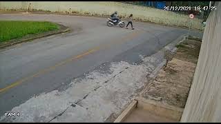 Tarado da moto ataca mulher em Itaúna