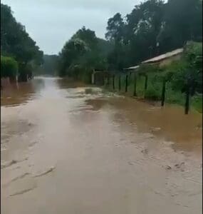 Comunidade Santuário em Conceição do Pará, esta ilhada com a agua subindo
