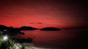 Nascer do sol , com o efeito das cinzas do vulcão de Tonga que chegou ao Rio de Janeiro